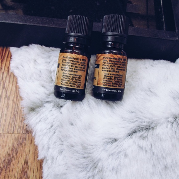 Plantlife Frankincense and Myrrh Essential Oil Set - Picture 2 of 2